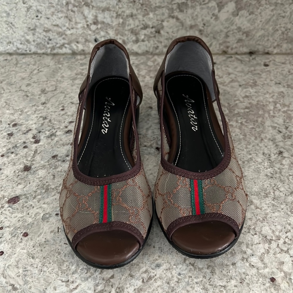 Gucci look shoes, super comfortable,fits 6 1/2-7. Brand new,bought from Korea